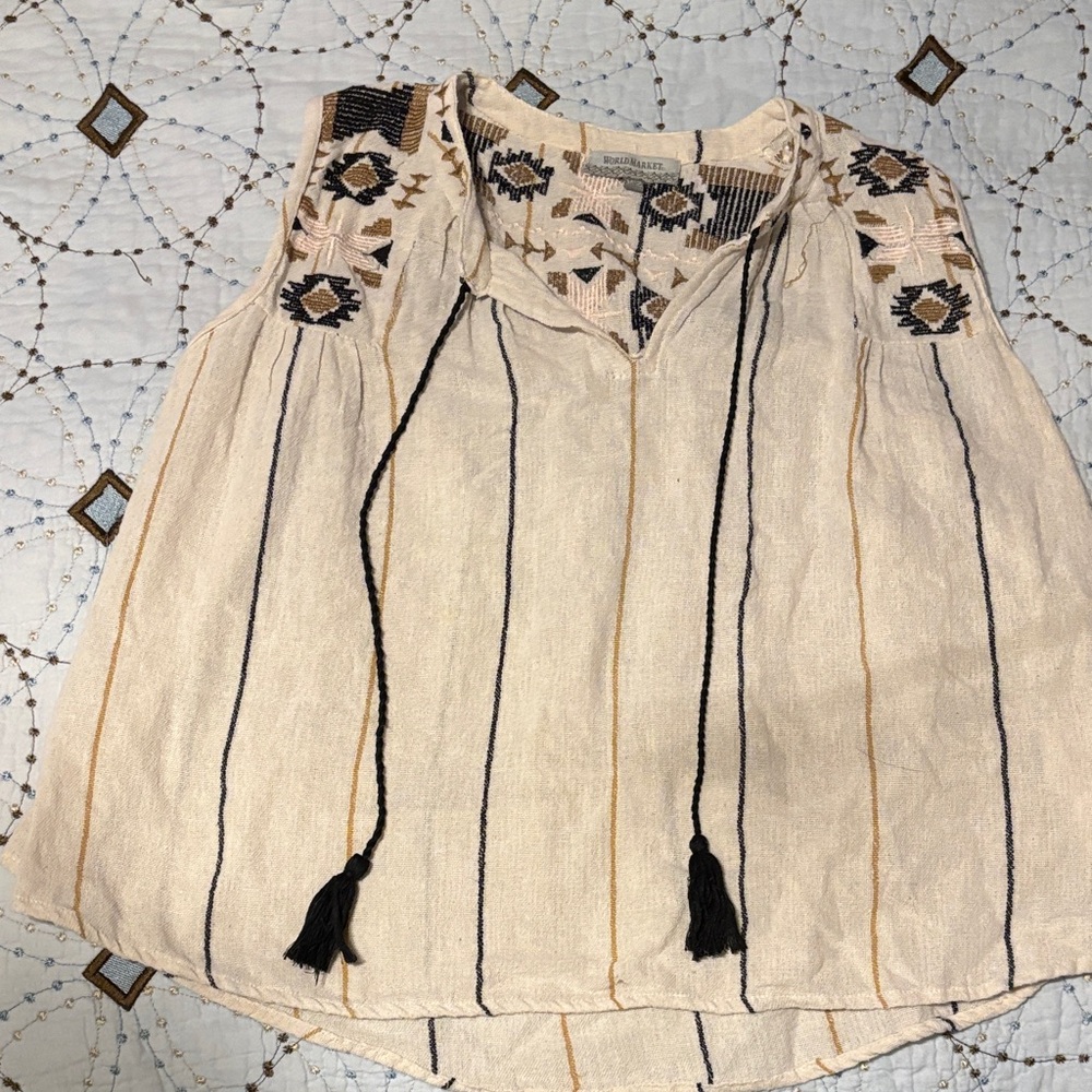 From World Market the size is medium. The colors are beige, yellow, and black.